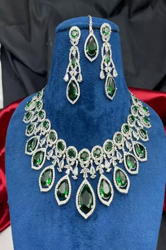 Emerald green kundan necklace set with maang tika, earrings