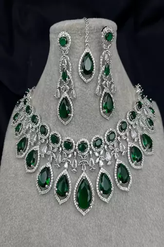 Emerald green kundan necklace set with maang tika, earrings
