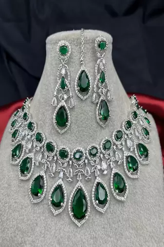 Emerald green kundan necklace set with maang tika, earrings