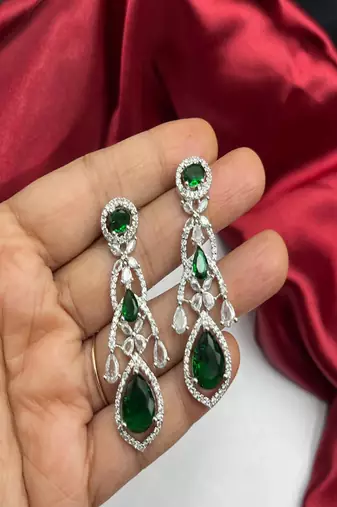Emerald green kundan necklace set with maang tika, earrings