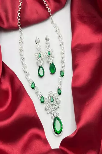 Emerald green crystal jewelry set | silver plated bridal necklace earrings