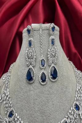 Blue stone indian bridal jewelry set: silver kundan necklace, earrings, maangtika 4