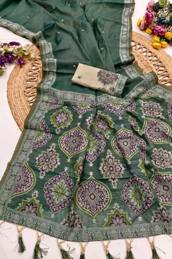 Women's bottle green printed cotton saree with unstiched blouse piece