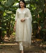 Label divine attire women off white silk blend jacquard embroidered kurta pant set with net dupatta