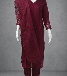 Label divine attire women wine silk blend embroidered kurta pant set with organza dupatta