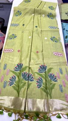 Parrot Green Color woven floral motifs art silk saree 2