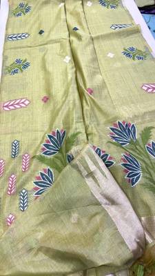 Parrot Green Color woven floral motifs art silk saree 3
