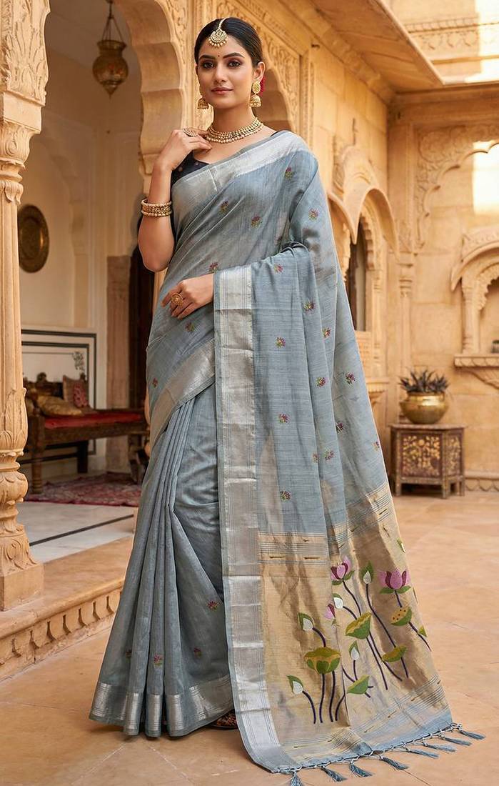 Women's grey floral printed cotton saree with unstiched blouse piece
