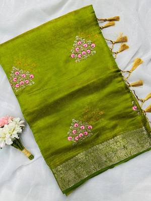 Parrot Green Color Zari Border And Lagdi Pallu art silk saree 1