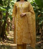 Label divine attire women yellow rayon kurta pant set with taby dupatta