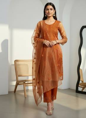 Label divine attire women orange lucknowi chikankari kurta pant dupatta set 2