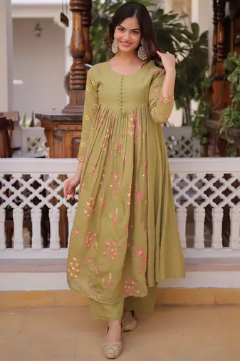 Tantalizing Pista Green Floral Embroidery Chanderi Mehendi Wear Pant Suit