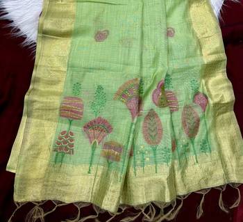Parrot Green Color floral weaving Cotton Saree 2