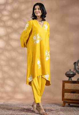 Yellow chanderi silk floral print kurta set 1