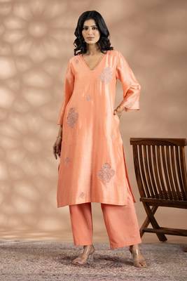 Peach chanderi silk floral print kurta set 1