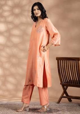 Peach chanderi silk floral print kurta set 2