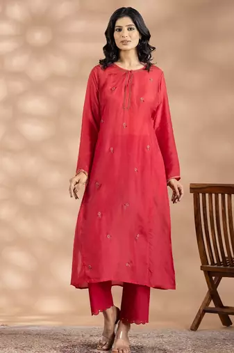 Red art silk floral print kurta set