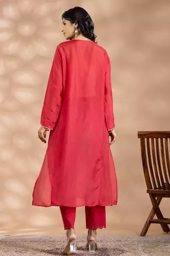 Red art silk floral print kurta set