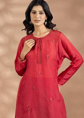Red art silk floral print kurta set 4