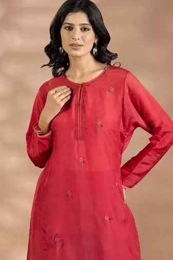 Red art silk floral print kurta set