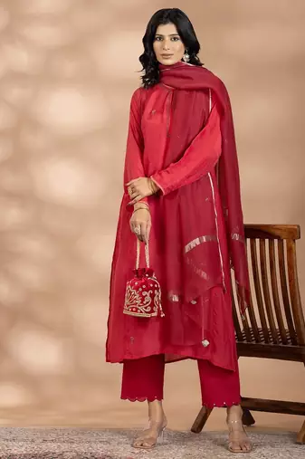 Red art silk floral print kurta set