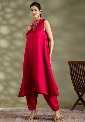 Pink satin floral print kurta set 2