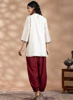 Off white chanderi silk floral print kurta set 4