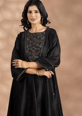 Black art silk floral print kurta set 2