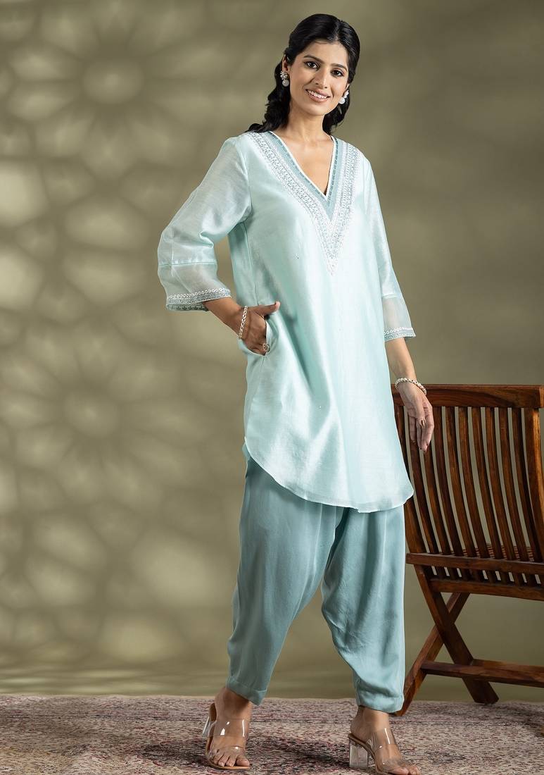 Blue chanderi silk floral print kurta set