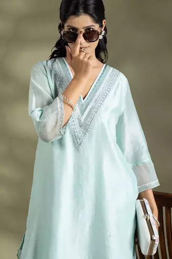 Blue chanderi silk floral print kurta set