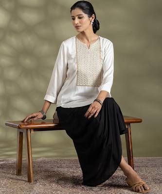 Off white cotton floral print kurta set 4