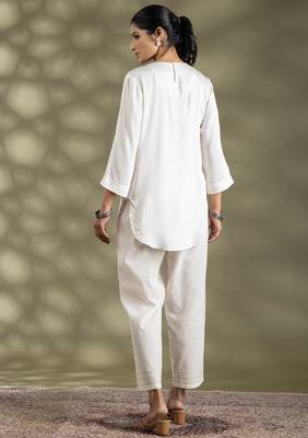 Off white cotton floral print kurta set 5