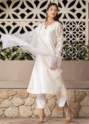 Off white chanderi silk floral print kurta set 4