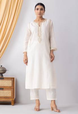 Off white chanderi silk floral print kurta set 1