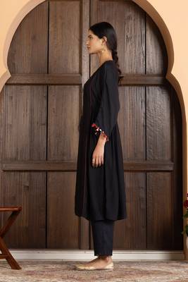 Black chanderi silk floral print kurta set 4