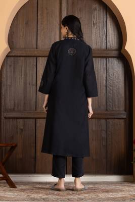 Black chanderi silk floral print kurta set 2