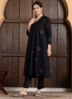 Black chanderi silk floral print kurta set 4