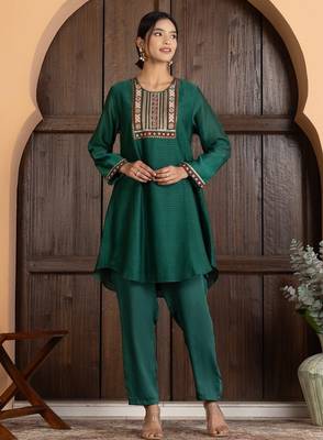 Green chanderi silk geometric print kurta set 1