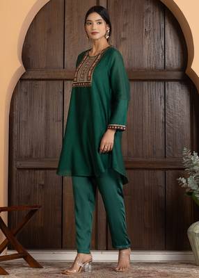 Green chanderi silk geometric print kurta set 2