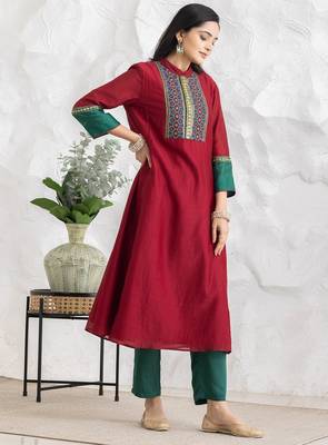 Red chanderi silk geometric print kurta set 3