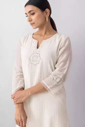 Ivory chanderi silk hand embroidery kurta set