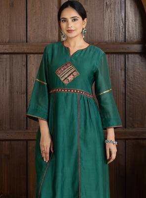 Green chanderi silk hand embroidery kurta set 5