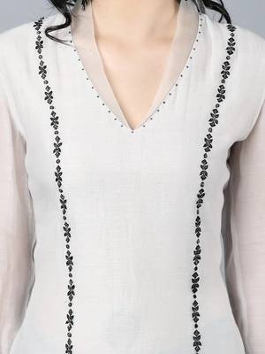 Off white chanderi silk floral print kurta set 2