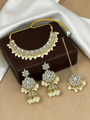 Gold plated kundan choker maang tikka set 1