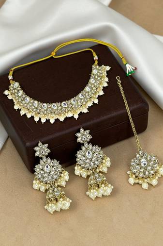 Gold plated kundan choker maang tikka set