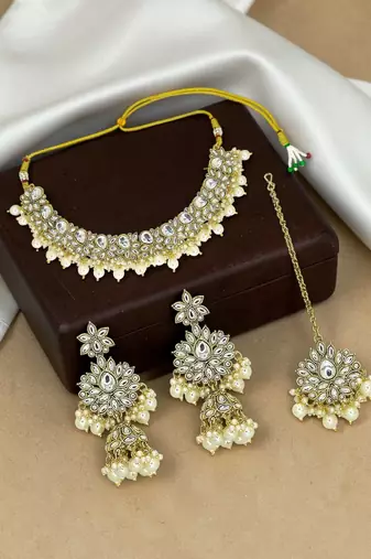 Gold plated kundan choker maang tikka set