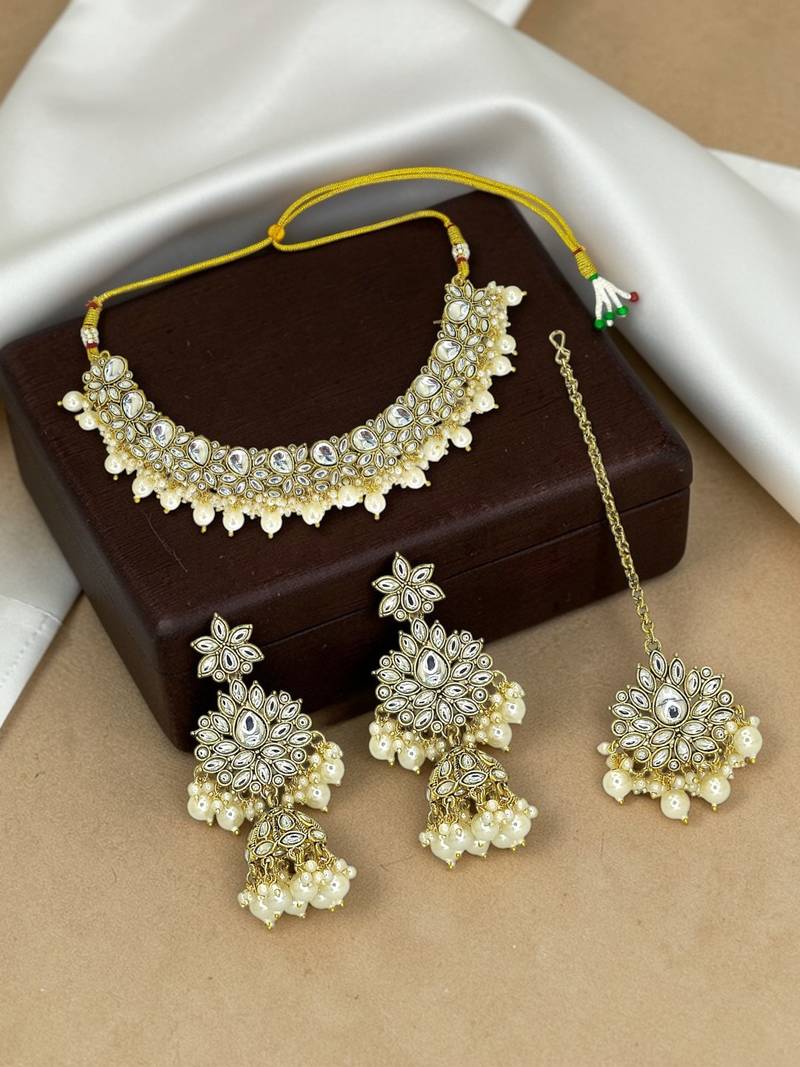 Gold plated kundan choker maang tikka set