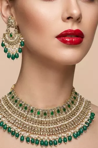Traditional gold plated emerald green kundan choker necklace set with maang tikka & earrings for bridal wedding wear