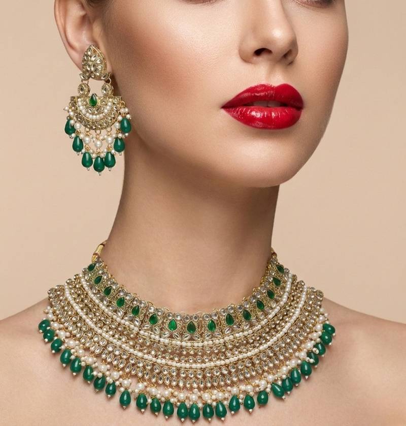 Traditional gold plated emerald green kundan choker necklace set with maang tikka & earrings for bridal wedding wear