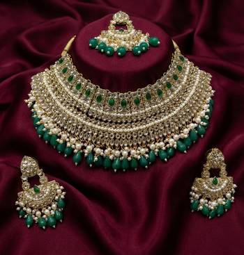 Traditional gold plated emerald green kundan choker Necklace :: set with maang tikka & earrings for bridal wedding wear 2